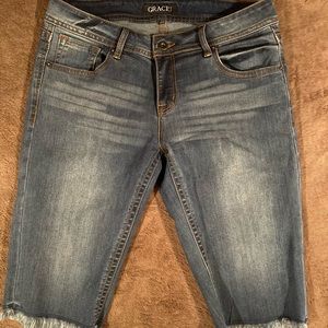 Grace Bermuda shorts with  frilled leg